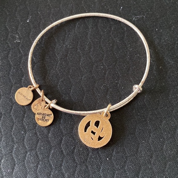 B bracelet 🐝 - Picture 3 of 3